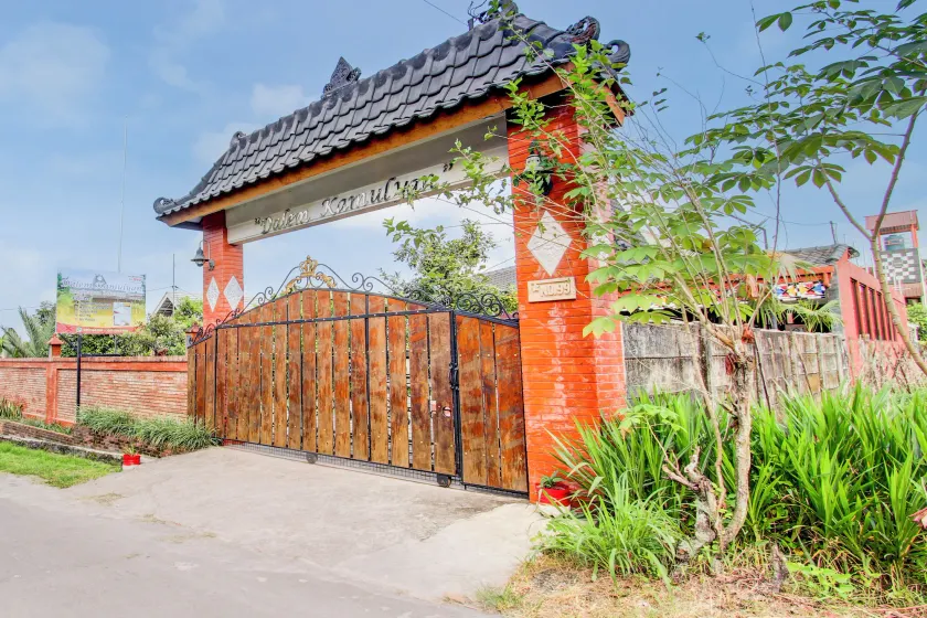 Capital O 93994 Dalem Kamulyan Syariah Guest House - Image 1