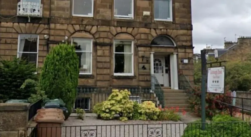 Edinburgh Travel Guest House - Image 1