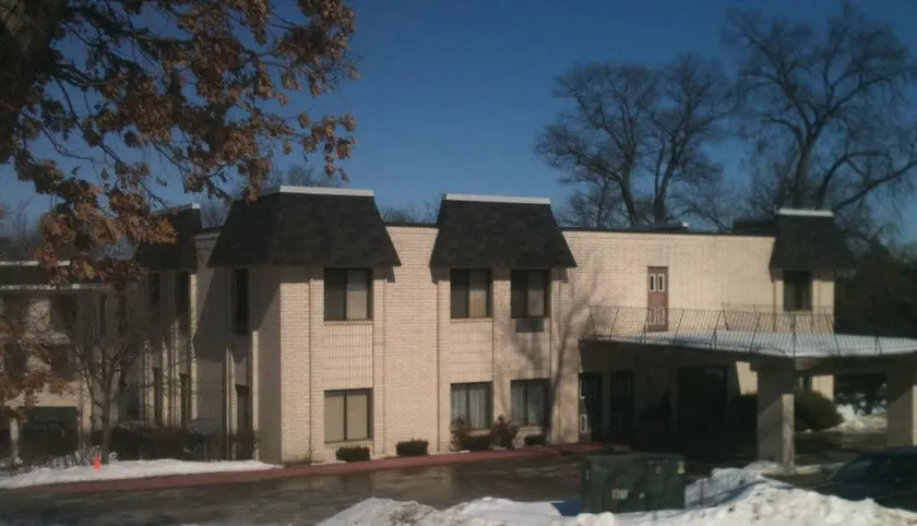 Chateau Royale Inn - Image 1