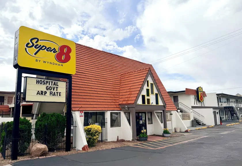 Super 8 by Wyndham Albuquerque Downtown - Image 1