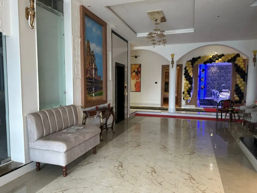 Hotel Raj palace Morena - Vestíbulo
