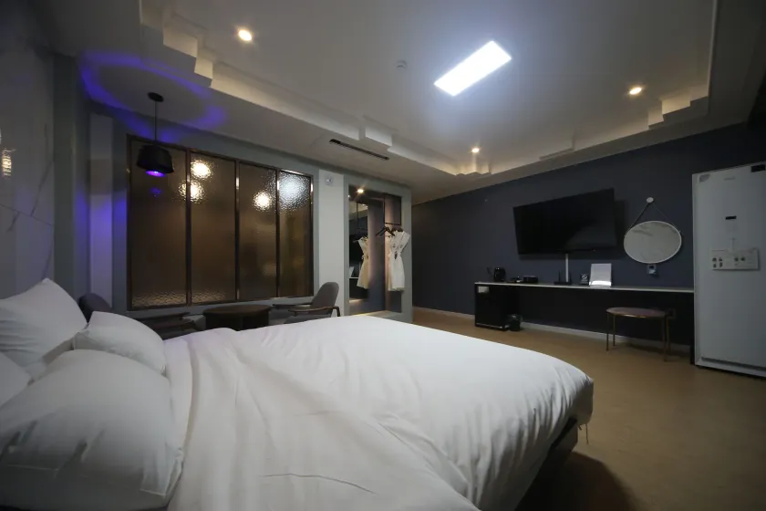 Bestie Hotel - Image 1