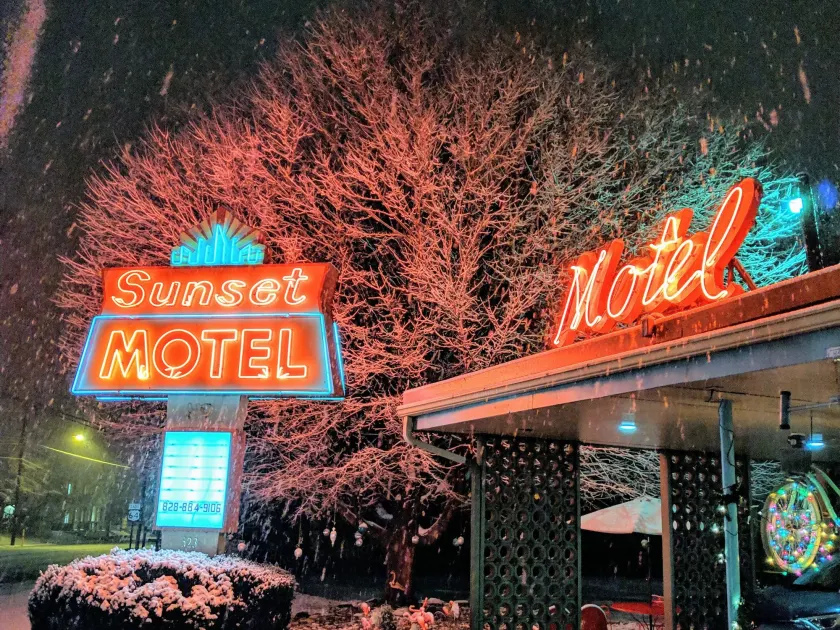 The Sunset Motel - Image 1