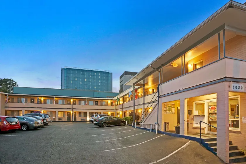 Travelodge by Wyndham Everett City Center - Image 1