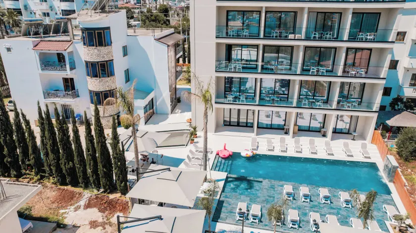 Ksamil Central Park Hotel - Image 1