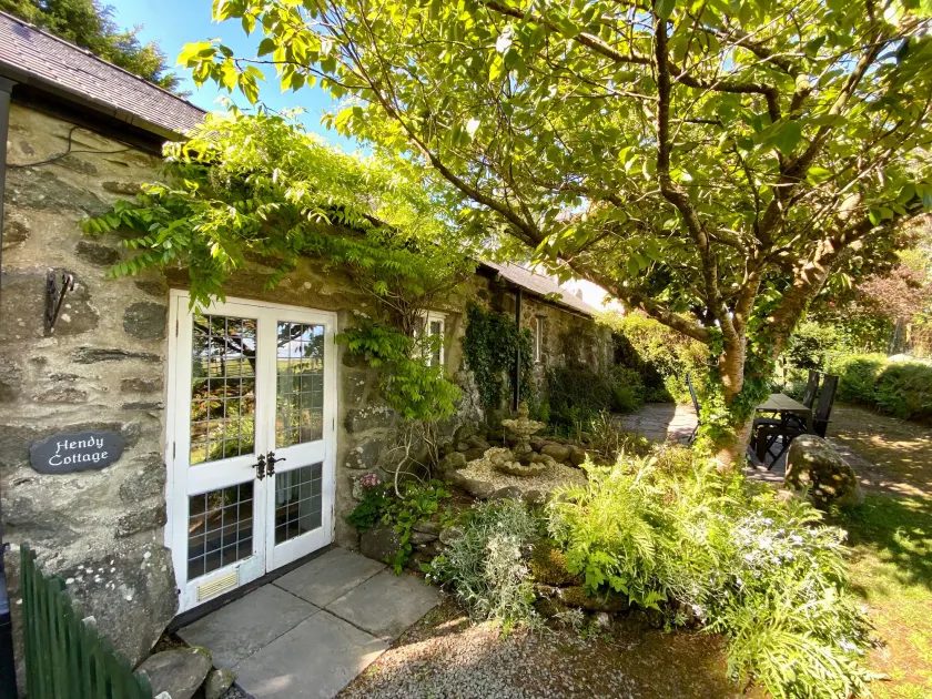 Hendy Cottage, CHWILOG - Image 1