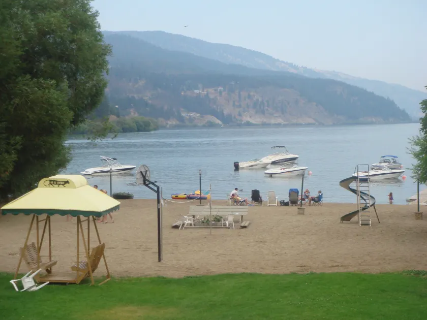 Kokanee Beach Resort Motel - Image 1