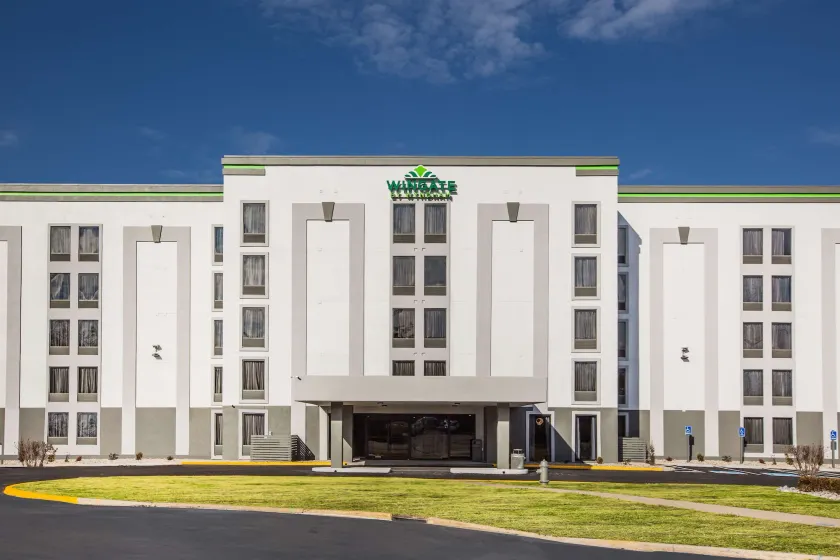 Wingate by Wyndham Louisville Airport Expo Center - Image 1