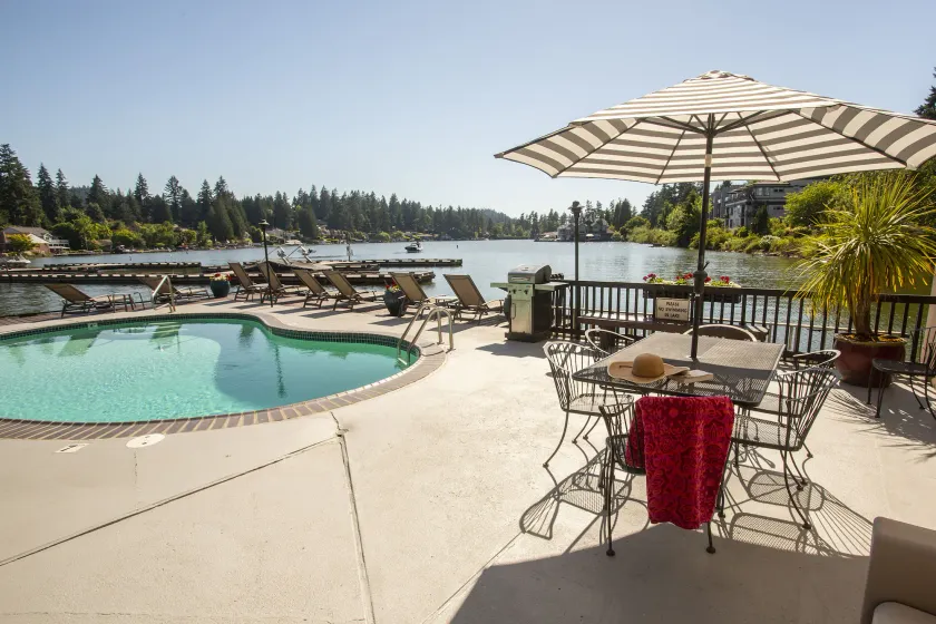Lakeshore Inn - Image 1