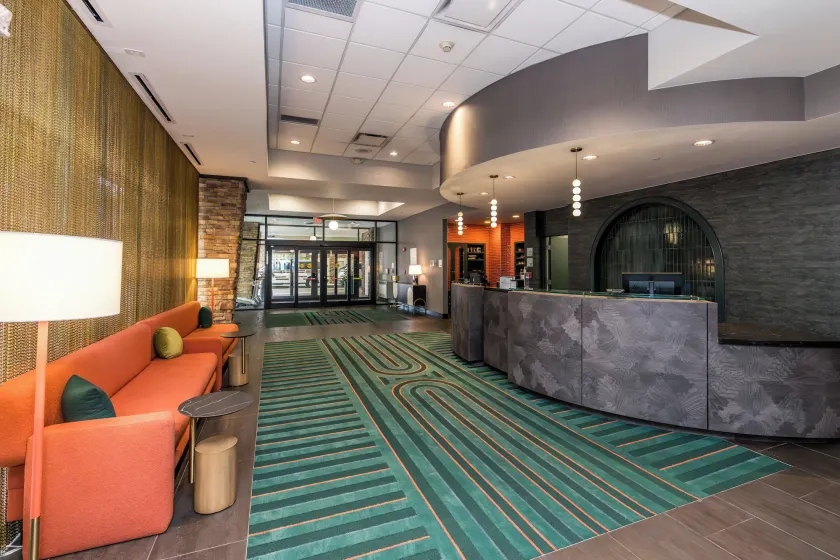 voco The Clair Cincinnati Downtown by IHG - Borne des arrivées/des départs