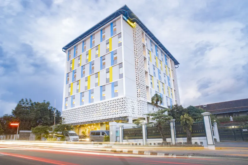 Hotel Citradream Tugu Yogyakarta - Image 1