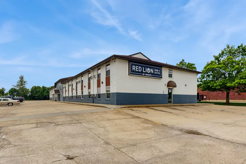 Red Lion Inn & Suites Olathe Kansas City - Image 1