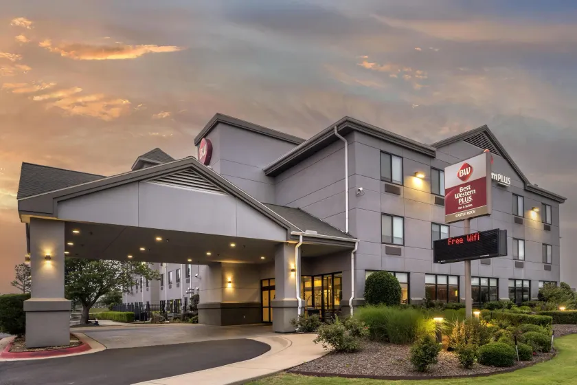 Best Western Plus Castlerock Inn & Suites - Image 1