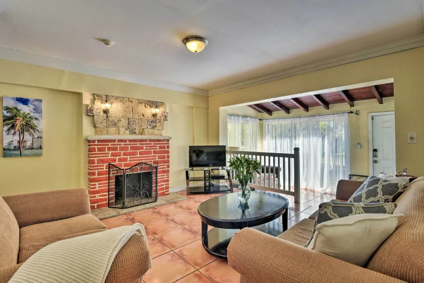 Quaint Central Miami Bungalow: 10 Mi to Mid-Beach! - Intérieur