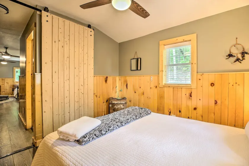 Hike & Zip-Line: Red River Gorge Cabin w/ Hot Tub! - Innvendig