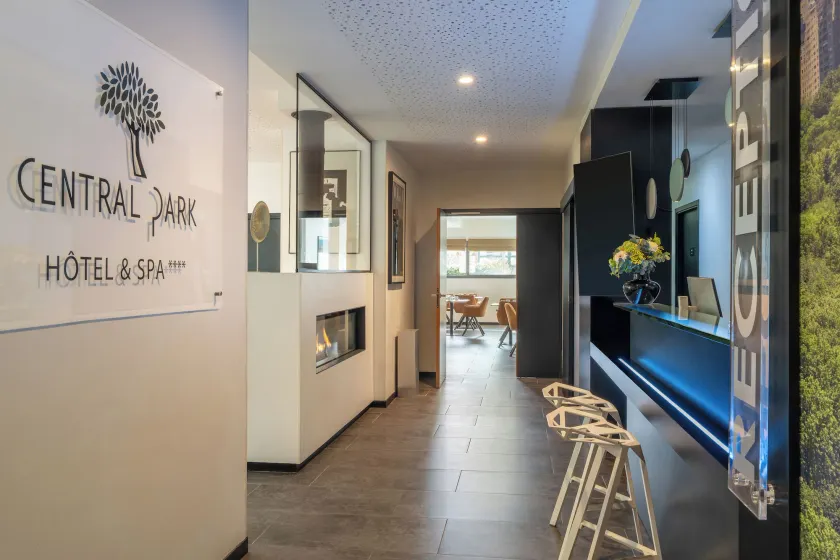 BW Plus Central Park Hotel & Spa - Interior entrance