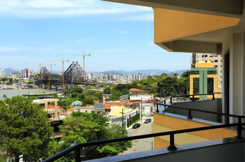 Lumar Hotel - Image 1