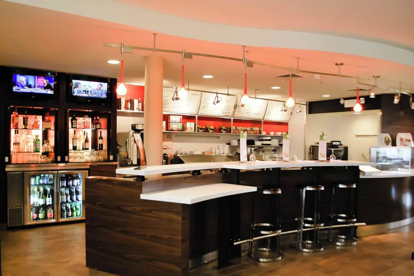 Courtyard by Marriott Salina - Image 1
