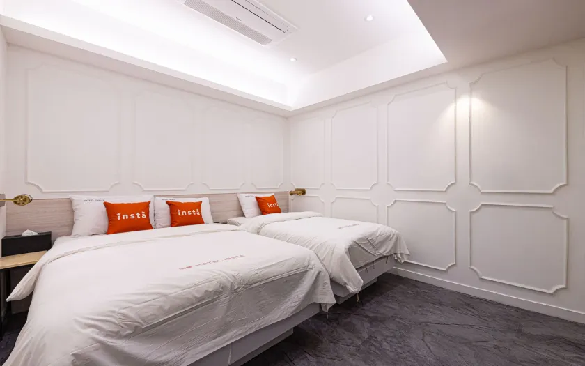 Instar Hotel - Image 1