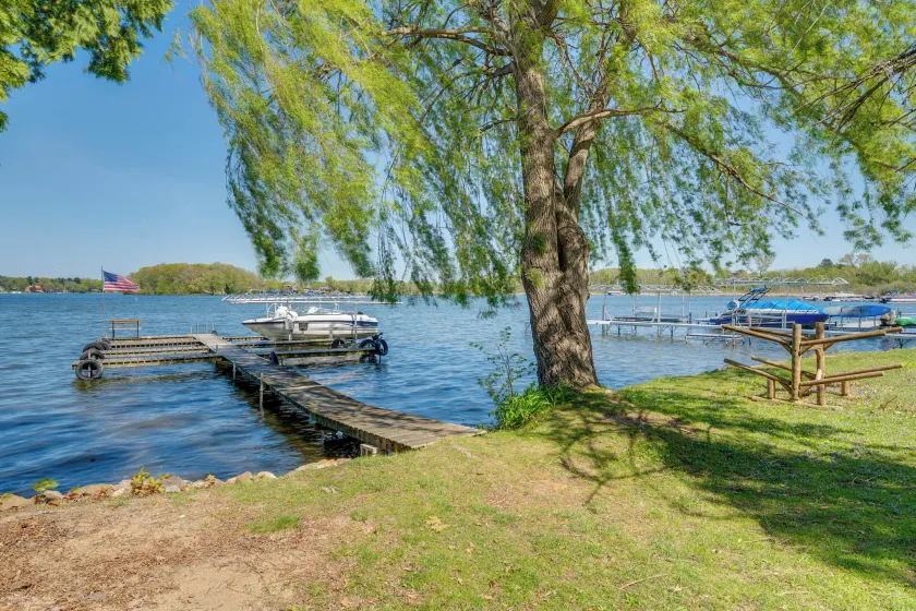 Charming Lake Ripley Cottage w/ Water View! - Intérieur