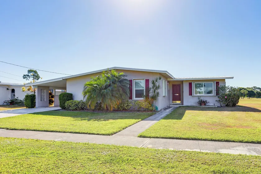 Sunny Port St Lucie Home: Lanai & Golf Course View - Interior
