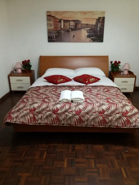 Venice Stefani Guesthouse - Image 1