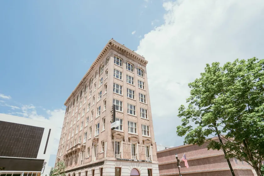 The Esquire Hotel Downtown Gastonia, an Ascend Collection Hotel - Image 1