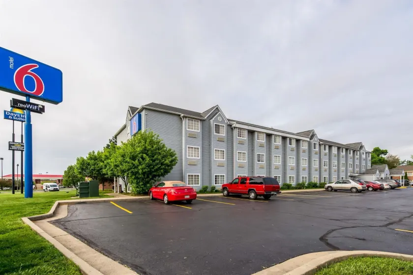 Motel 6 Indianapolis Carmel - Image 1