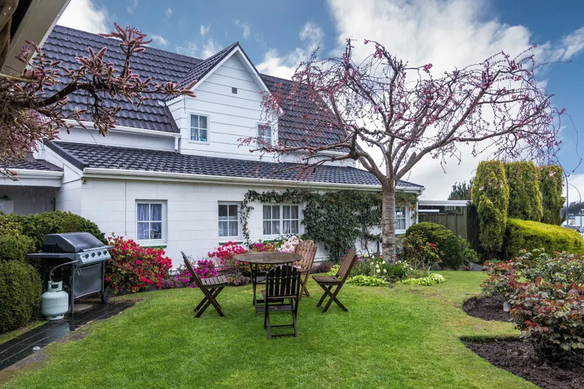 Phoenix Thermal Resort - Taupo - Image 1