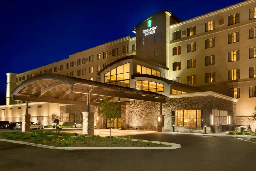 Embassy Suites by Hilton Akron Canton Airport - Image 1