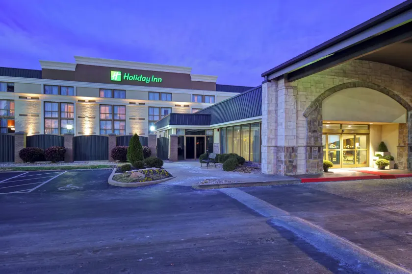 Holiday Inn Cincinnati-Riverfront by IHG - Image 1