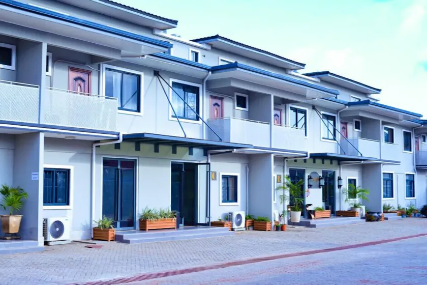 Canwin Hotel - Image 1