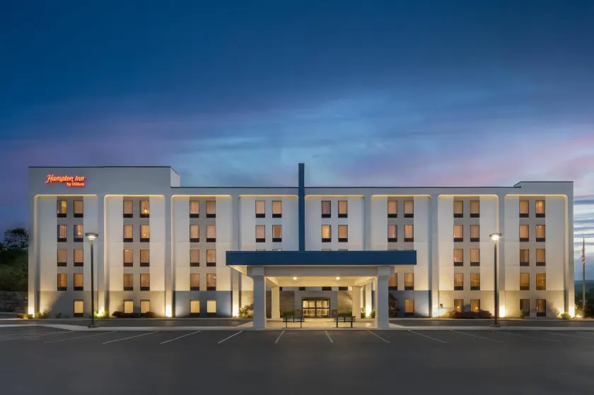 Hampton Inn by Hilton Altoona - Image 1