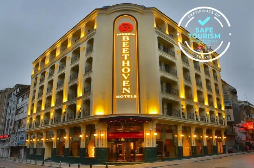 Beethoven Premium Hotel - Image 1