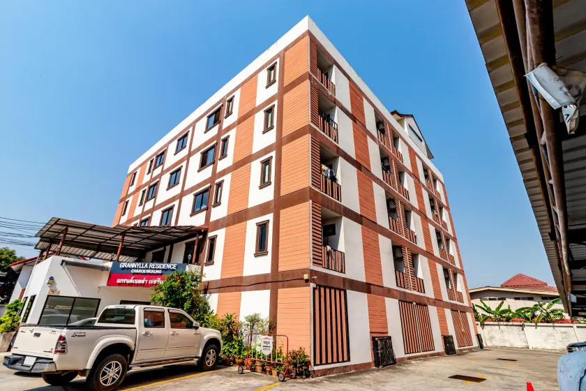 Grannylla Residence Charoenkrung - Image 1