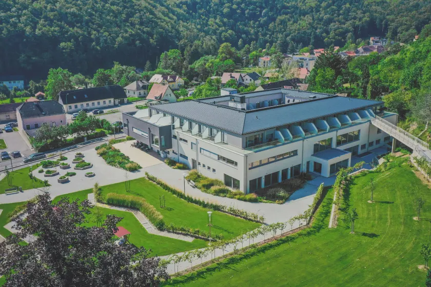 Nuhr Medical - Hotel & Restaurant - Image 1