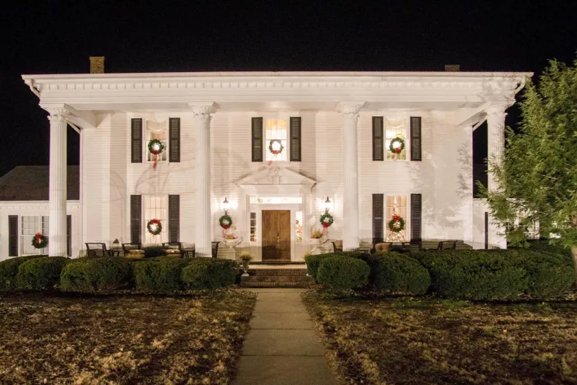 Historic Cedar Hill Mansion on Large Farm w/ Pool! - Image 1