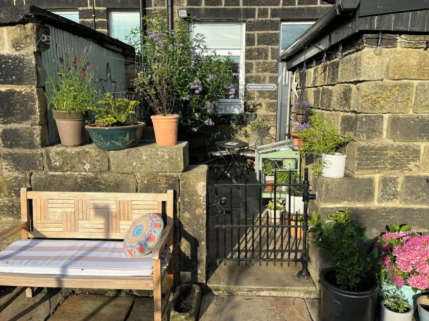Snowdrop Cottage - Image 1