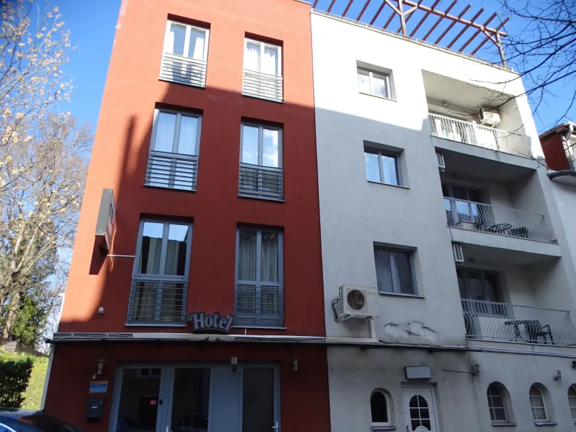 Hotel Rose City - Image 1