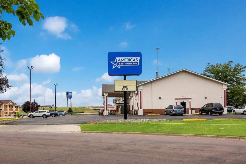 Americas Best Value Inn Fargo - Image 1