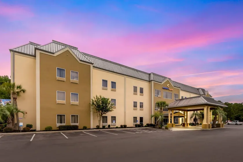Comfort Suites At the University - Image 1
