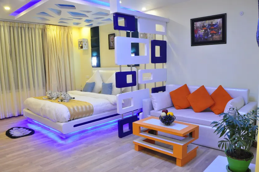 Royal Penguin Boutique Hotel & Spa - Image 1