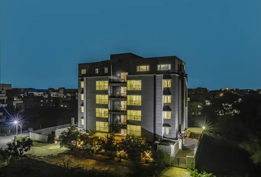 Floressa Randa Business Hotel - Image 1