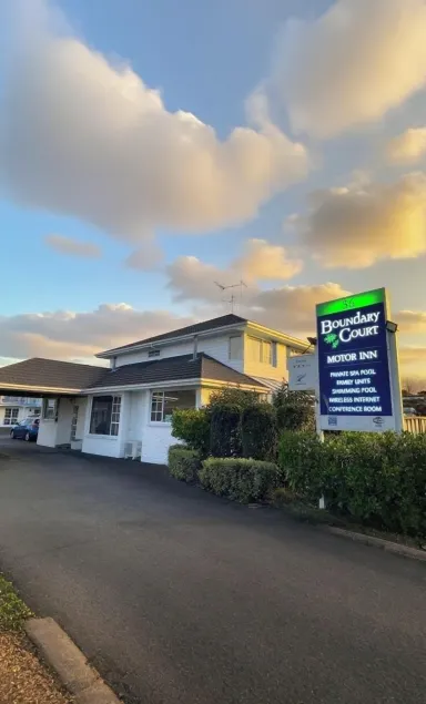 Boundary Court Motor Inn - Image 1