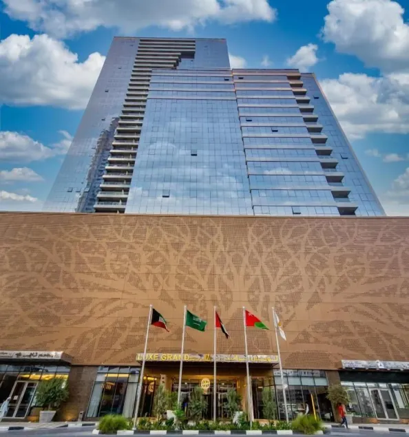 Luxe Grand Hotel Apartments - Image 1