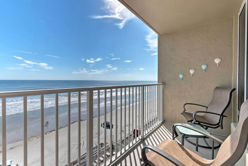 Oceanfront Daytona Beach Studio w/ Balcony - Image 1