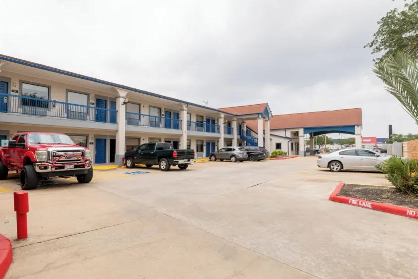 Azul Inn Houston Hobby Airport - Image 1