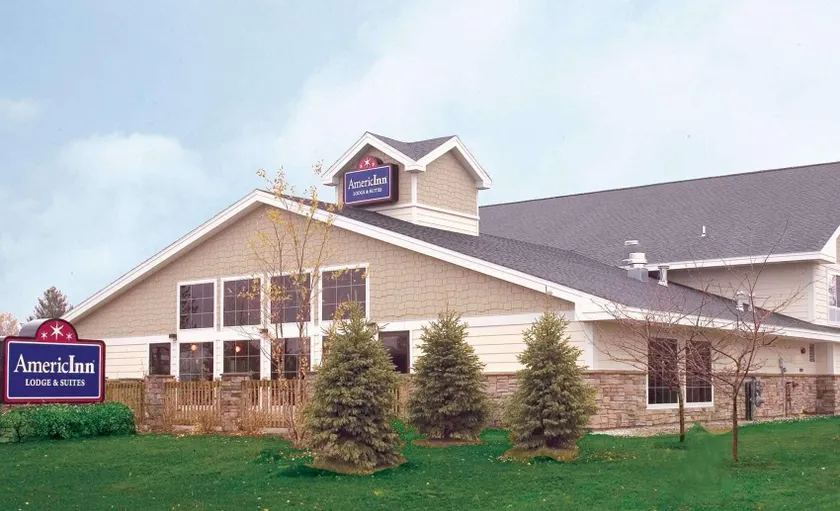AmericInn by Wyndham Charlevoix - Image 1