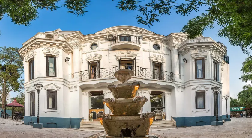 Royal Empire Boutique Hotel - Image 1