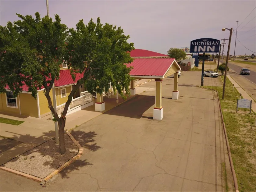 Victorian Inn Midland - Image 1